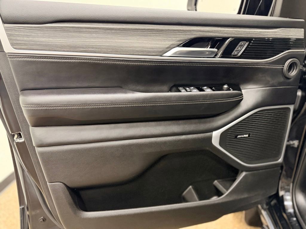 Used 2023 Jeep Wagoneer L Series III w/ Flexible Seating Group AWD/4WD image 10