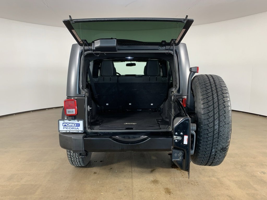 Used 2016 Jeep Wrangler Unlimited Sahara w/ Connectivity Group image 12