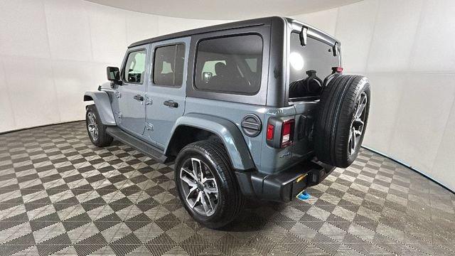 Used 2024 Jeep Wrangler Unlimited w/ Convenience Group AWD/4WD image 4