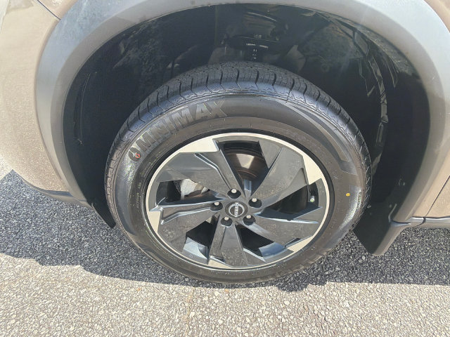 Used 2024 Nissan Rogue SV w/ SV Premium Package FWD image 11