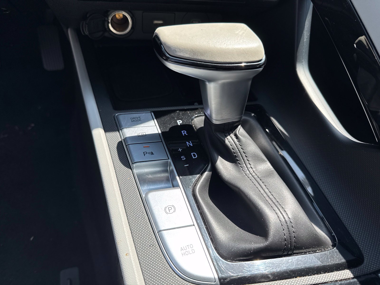 Certified 2024 Hyundai Elantra Limited FWD image 18