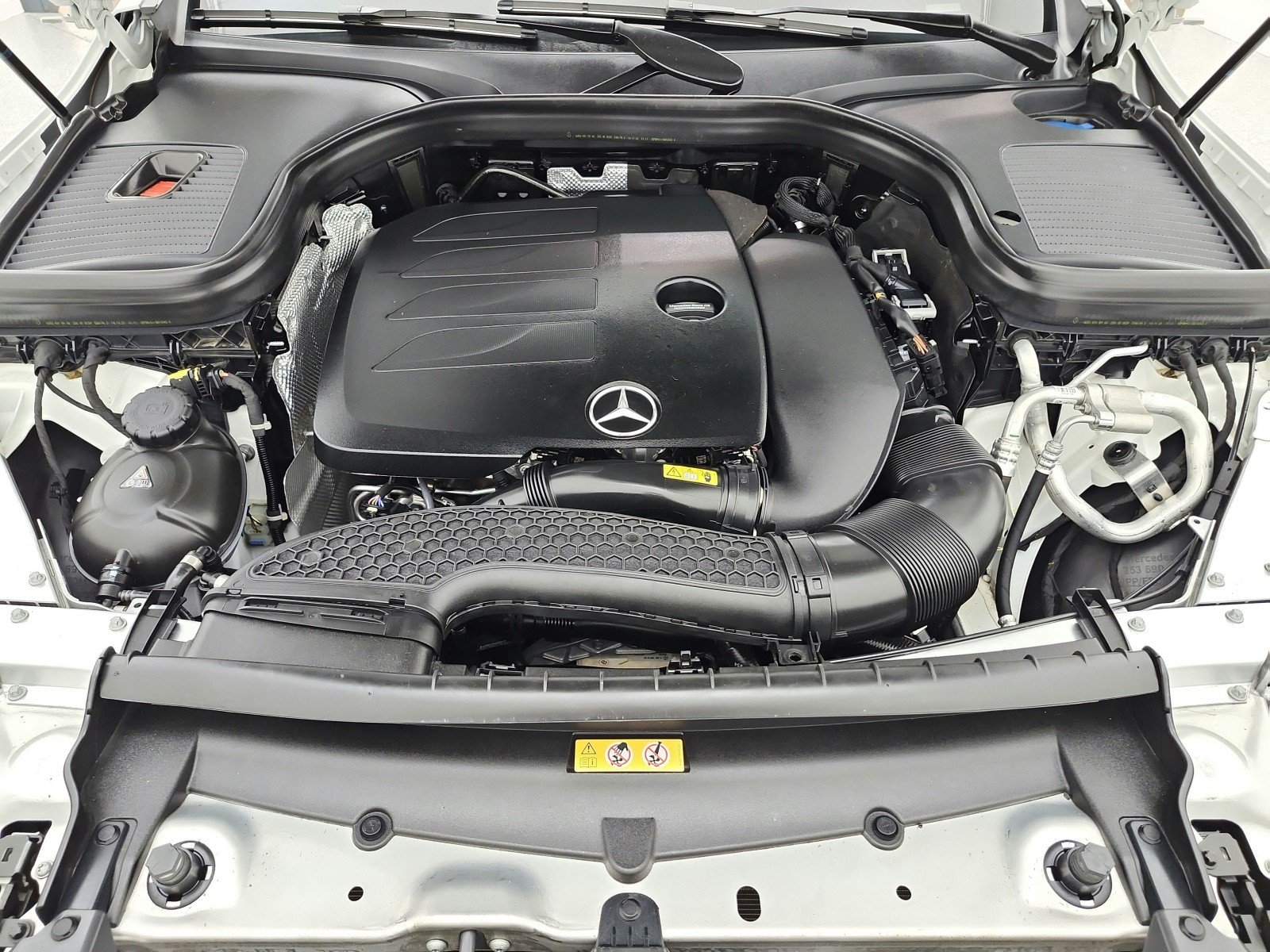 Used 2022 Mercedes-Benz GLC 300 4MATIC Coupe image 16