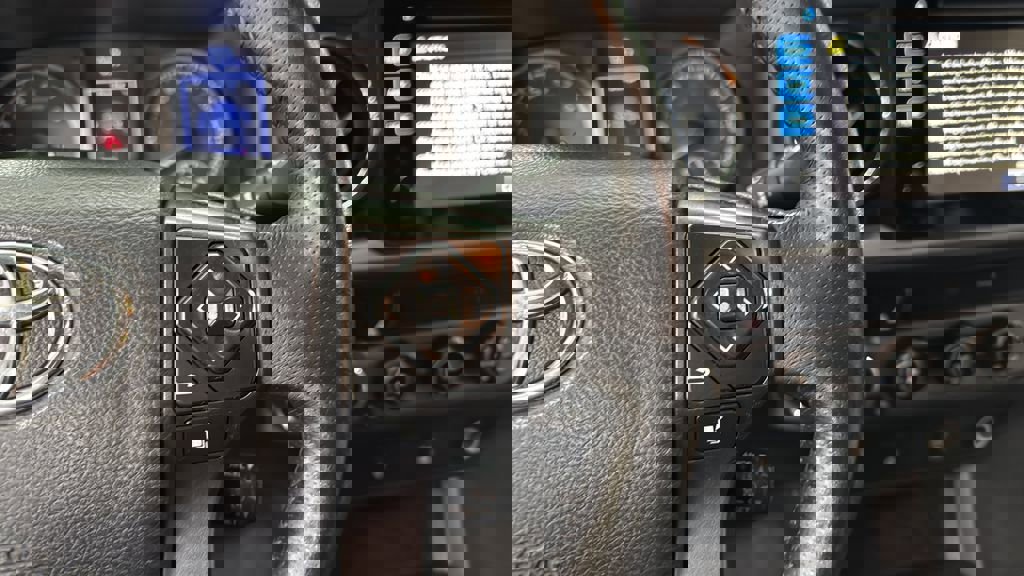 Used 2017 Toyota Tacoma TRD Sport w/ Tow Package image 20