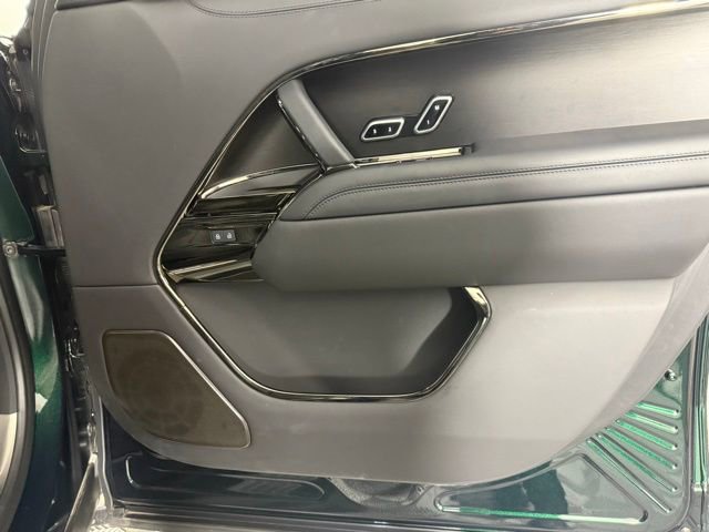 Certified 2025 Land Rover Range Rover SV AWD/4WD image 33