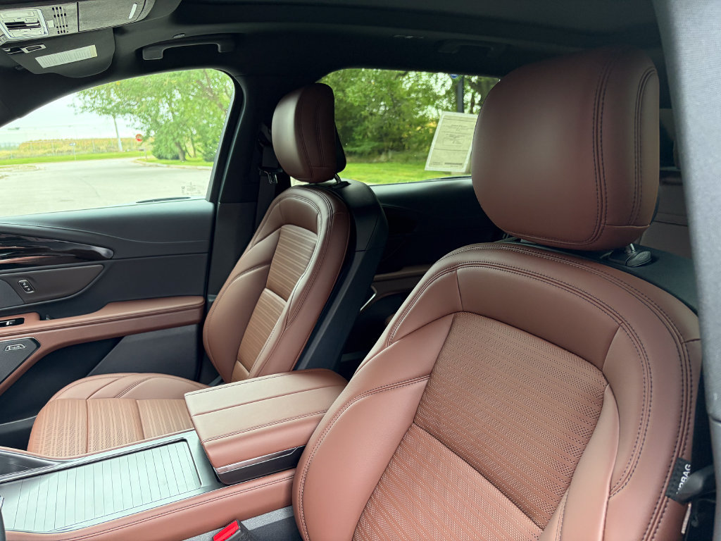 New 2026 Lincoln Nautilus Reserve w/ Jet Appearance Package AWD/4WD image 11