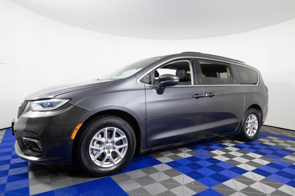Used 2022 Chrysler Pacifica Touring-L image 1