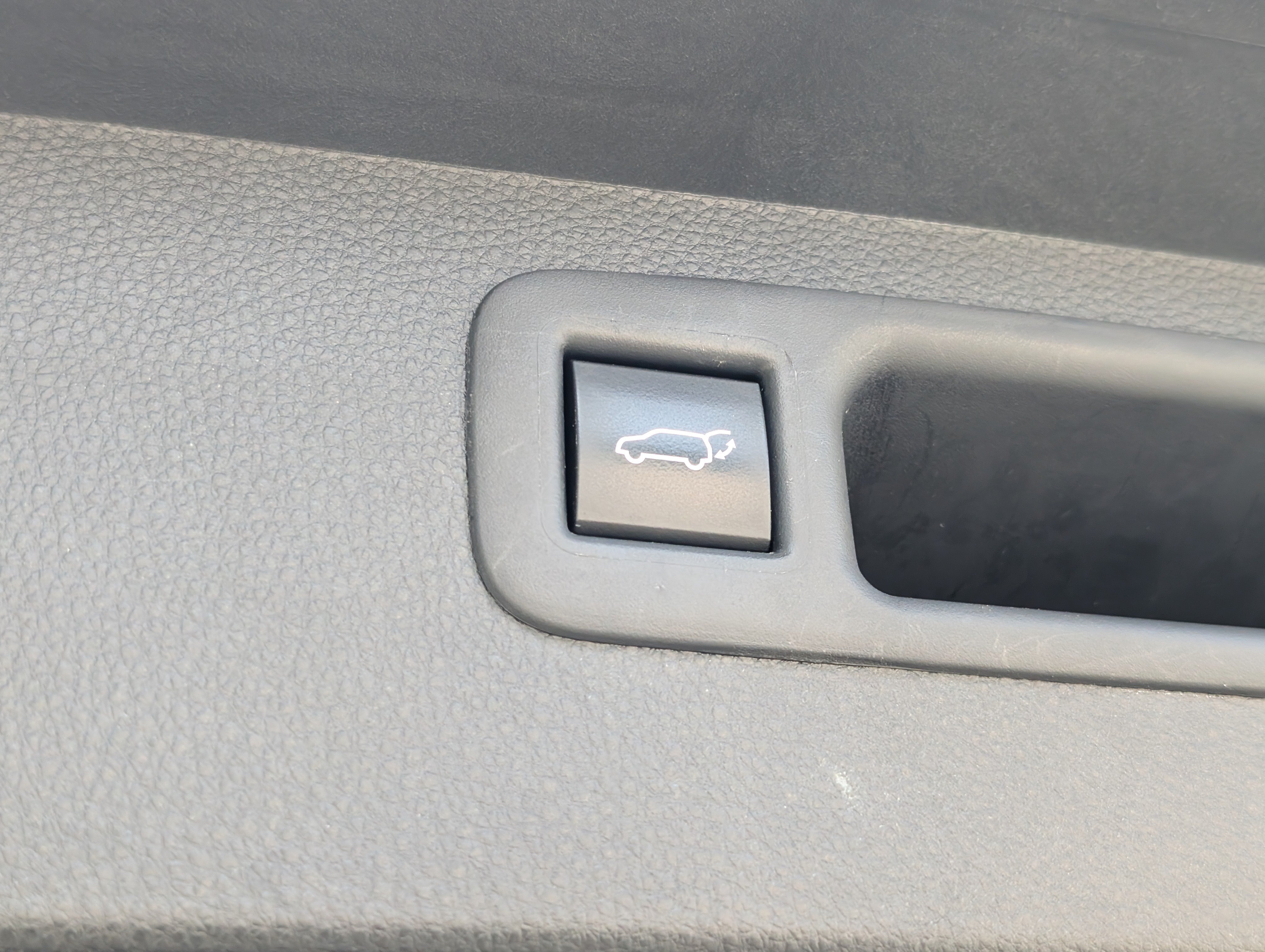 Used 2022 Toyota Highlander XLE AWD/4WD image 21