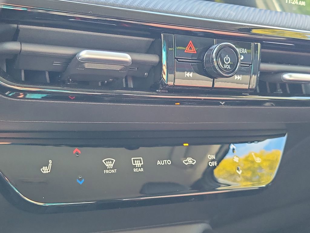 New 2026 Nissan Kicks SR w/ Cold Weather Package image 33