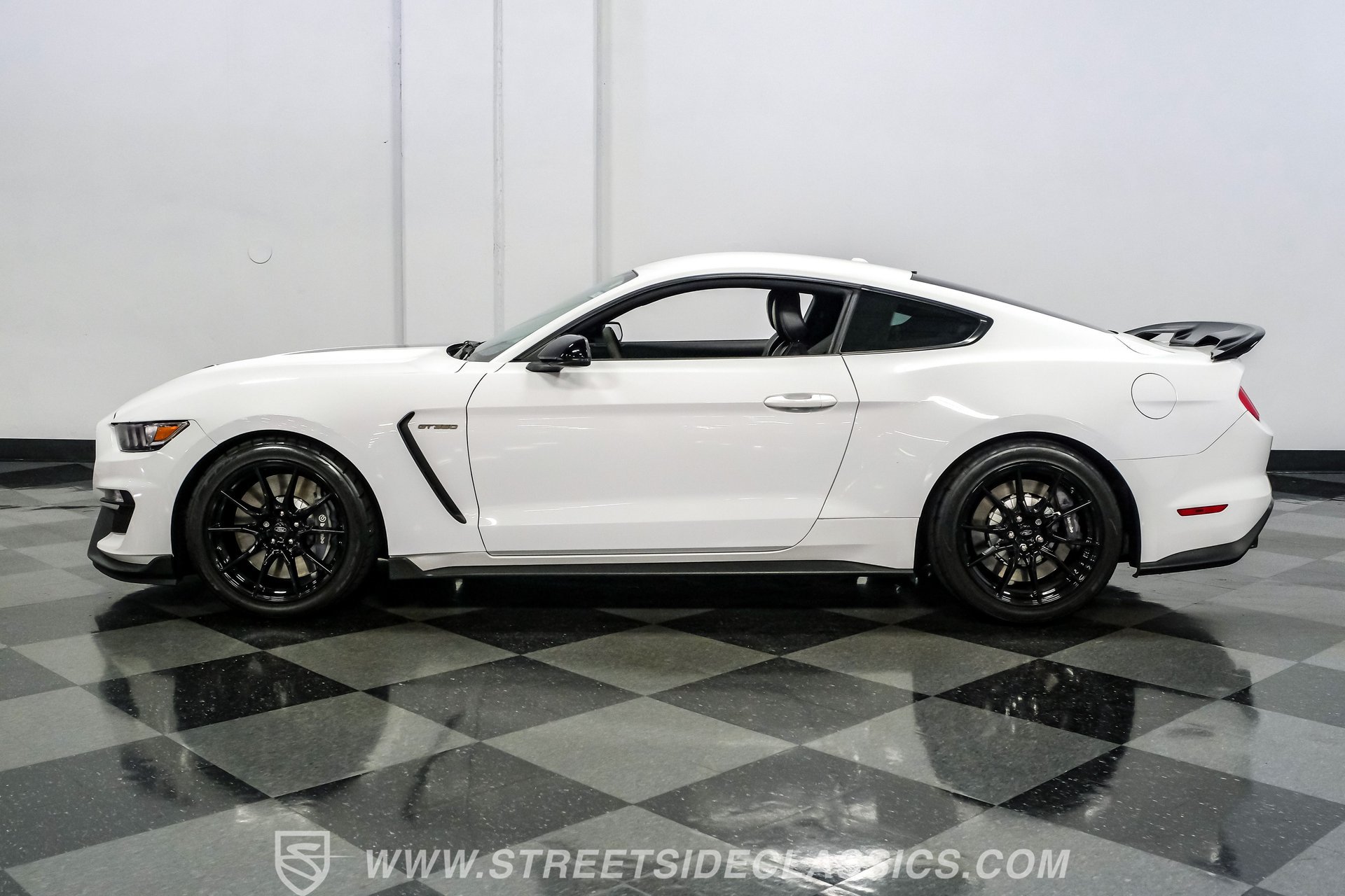 Used 2019 Ford Mustang Shelby GT350 w/ Technology Package RWD image 7