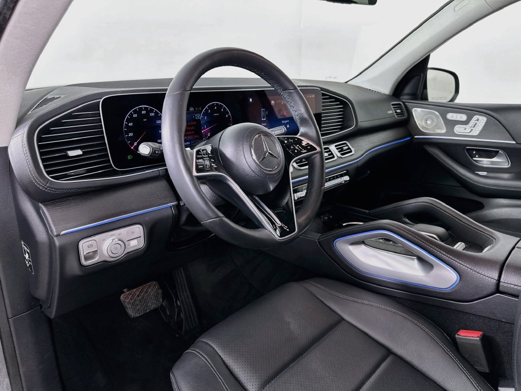 Used 2024 Mercedes-Benz GLS 450 4MATIC image 9