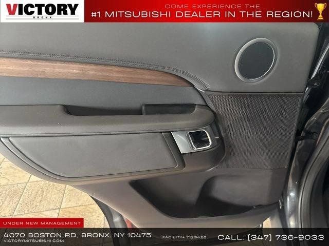 Used 2018 Land Rover Discovery HSE AWD/4WD image 30