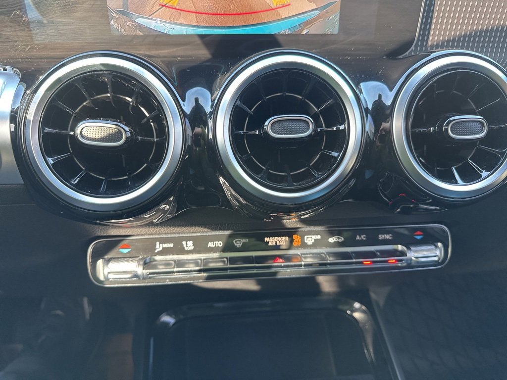 Used 2020 Mercedes-Benz GLB 250 4MATIC image 30