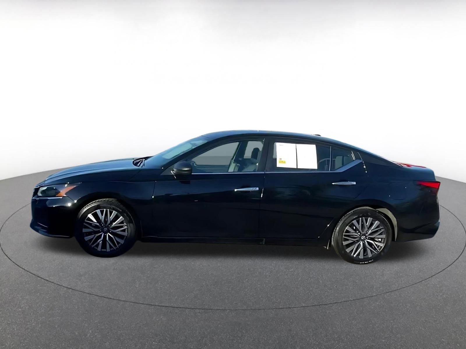 Used 2025 Nissan Altima 2.5 SV image 10