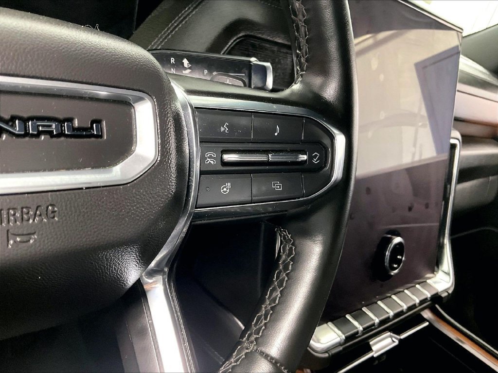 Used 2025 GMC Yukon Denali AWD/4WD image 24