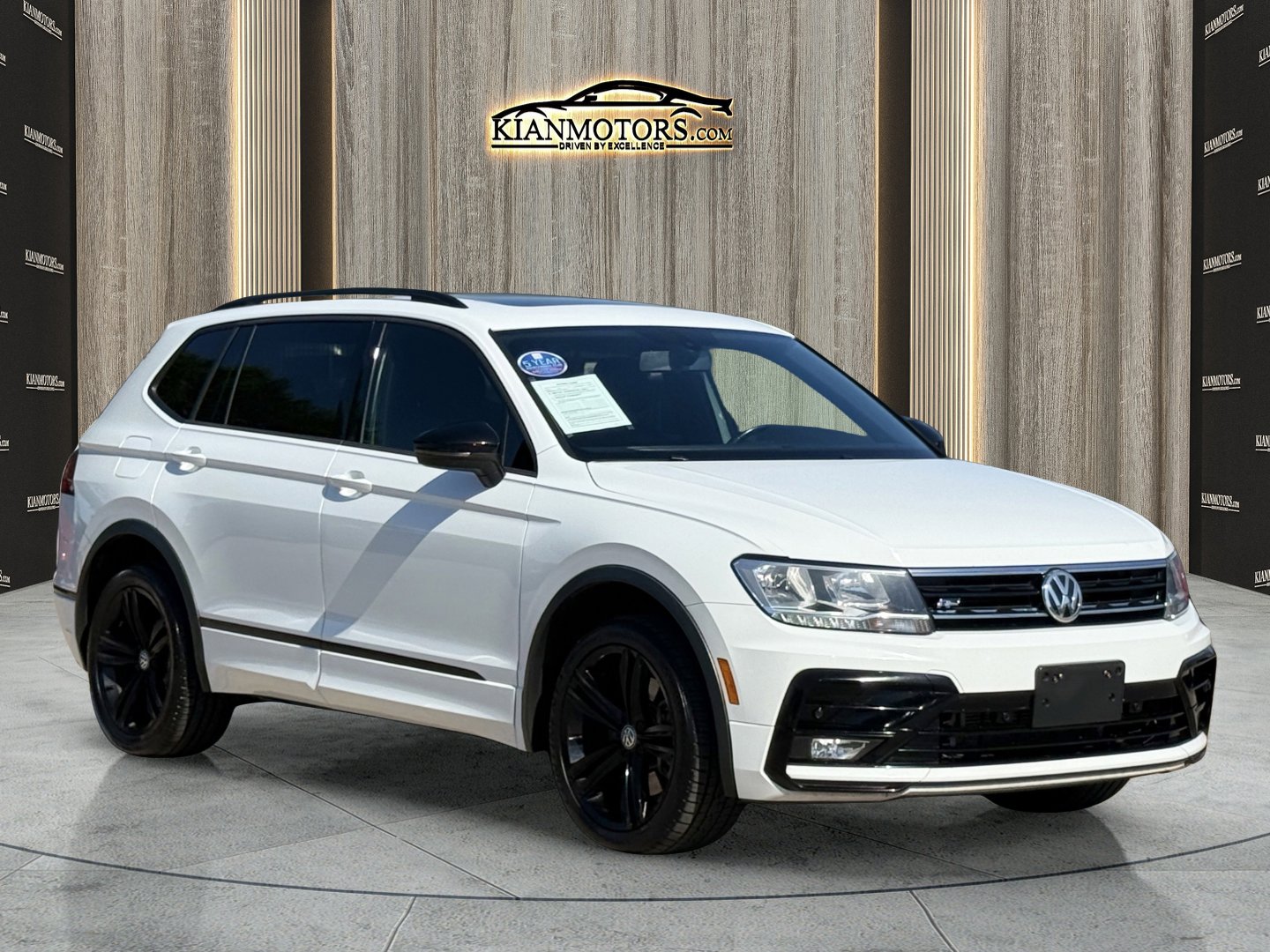 Used 2019 Volkswagen Tiguan SEL R-Line FWD image 1