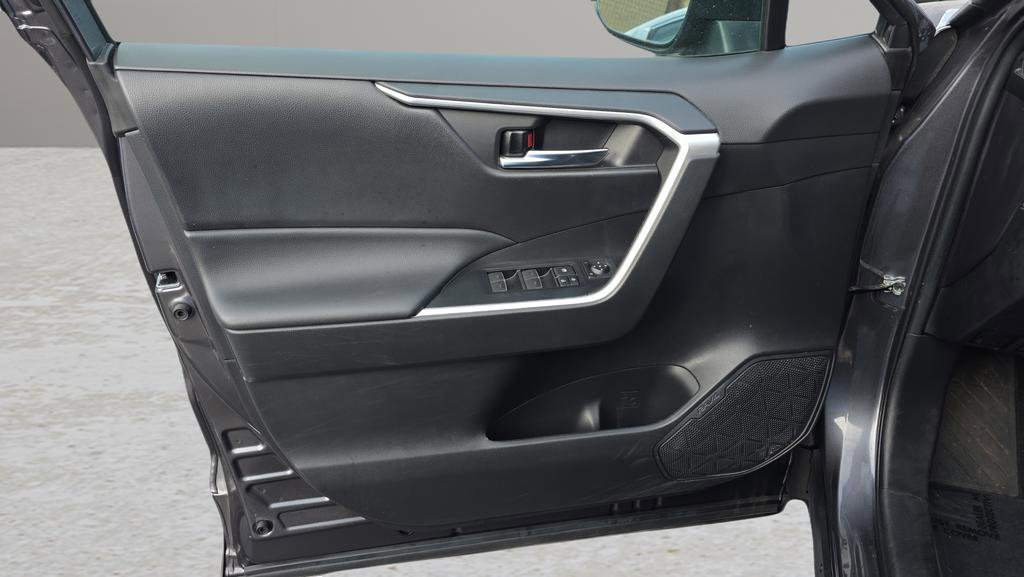 Used 2022 Toyota RAV4 XLE image 9