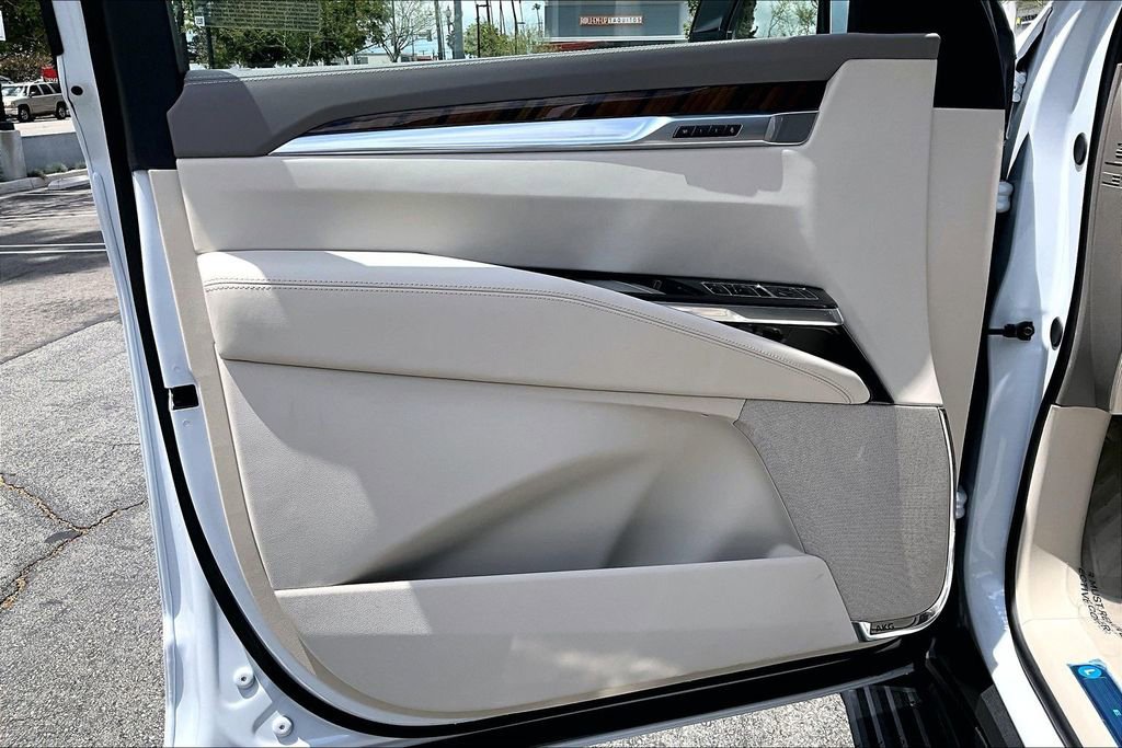 New 2026 Cadillac Escalade Platinum Luxury w/ LPO, Radiant Package AWD/4WD image 11