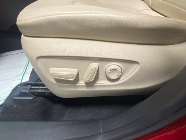 Used 2020 Toyota Highlander XLE FWD image 12