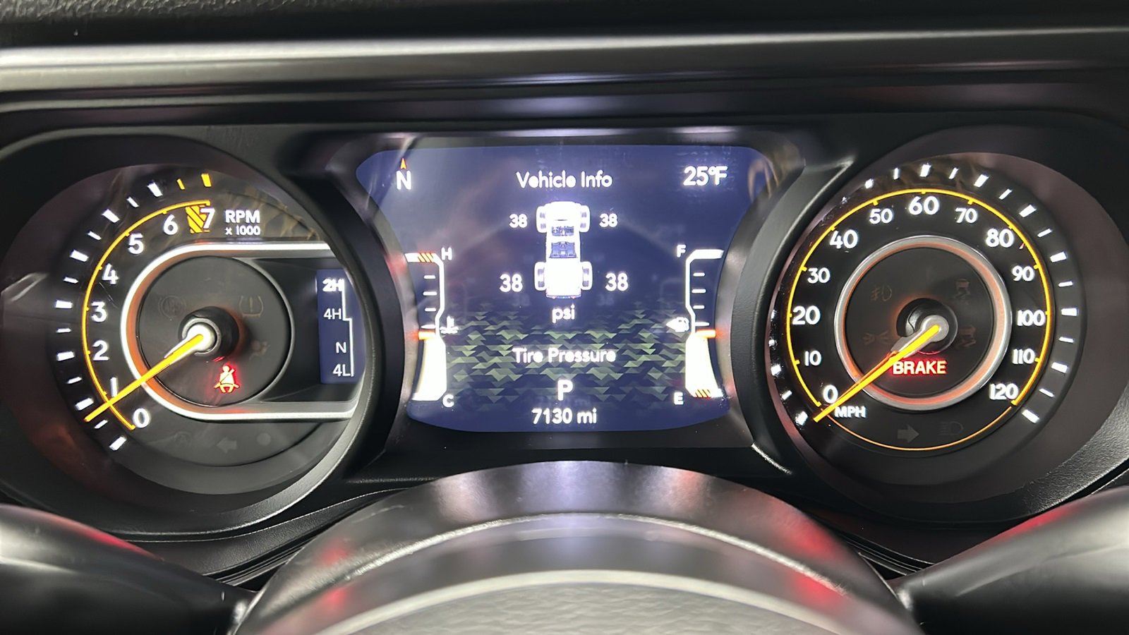 Used 2024 Jeep Gladiator Willys image 25