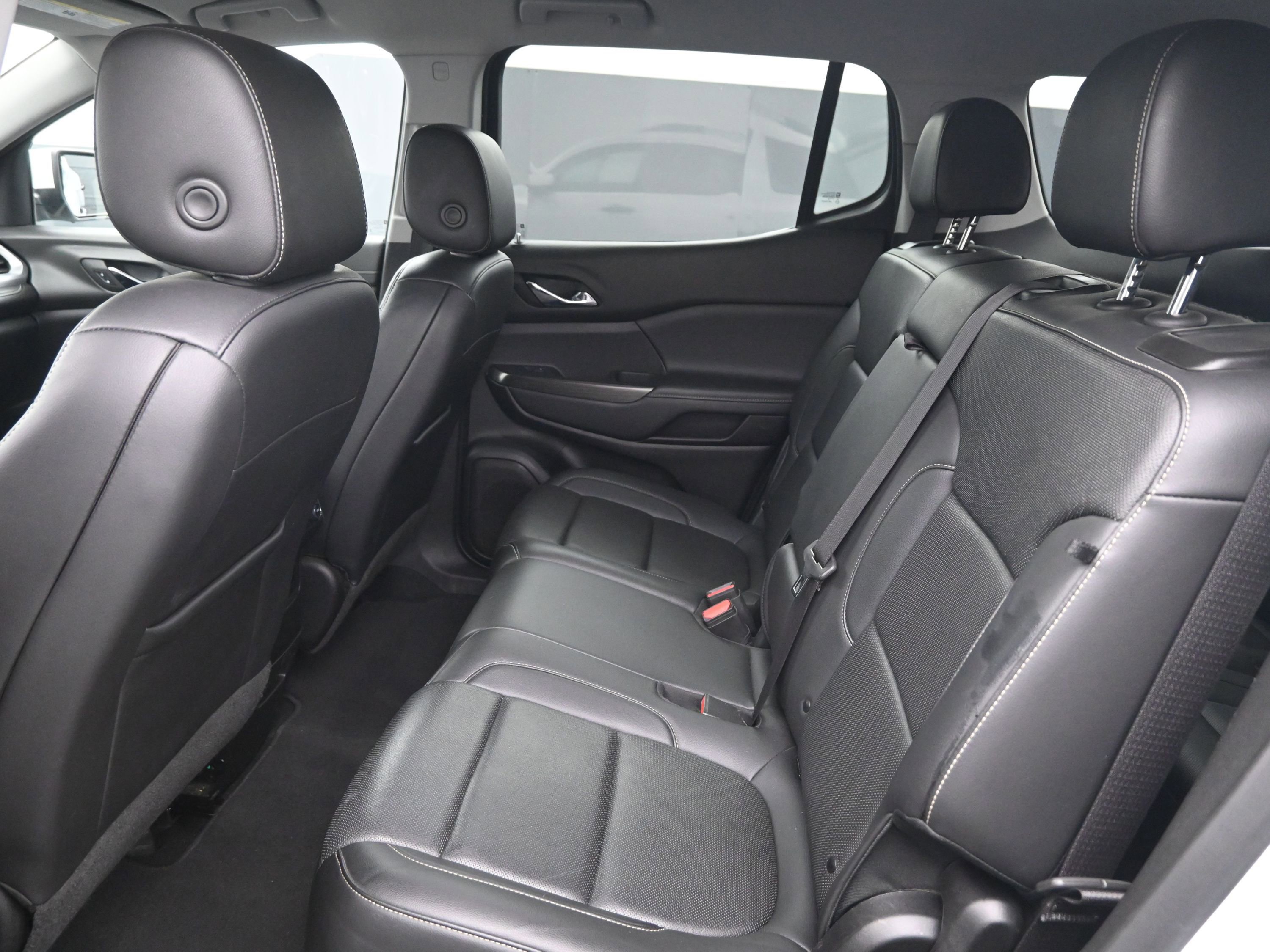 Used 2023 GMC Acadia SLT image 17