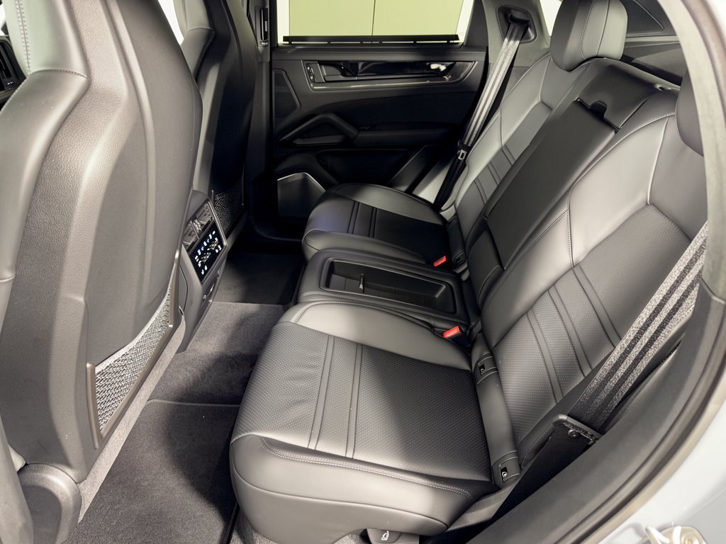 Certified 2024 Porsche Cayenne Turbo GT AWD/4WD image 25