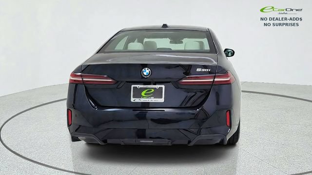 Used 2027 BMW 530i w/ M Sport Package RWD image 7