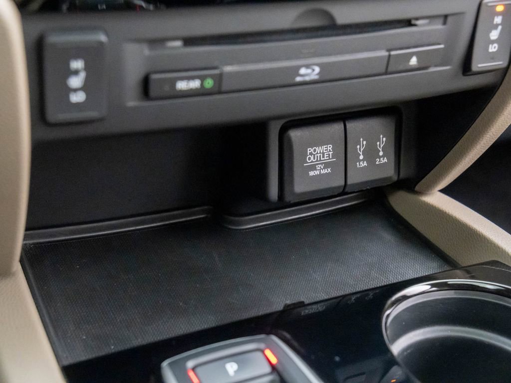 Used 2016 Honda Pilot Touring image 30