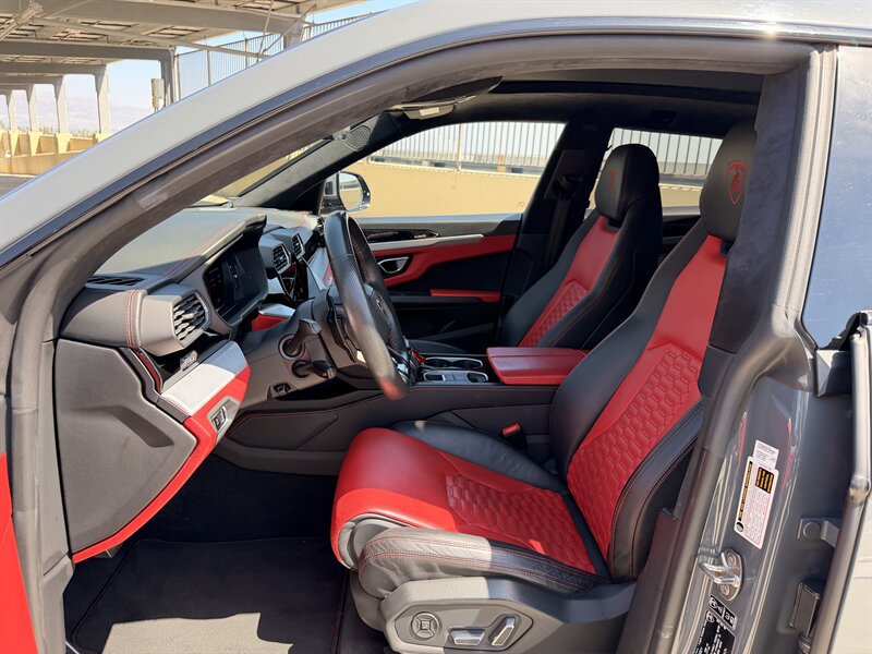 Used 2021 Lamborghini Urus AWD/4WD image 19