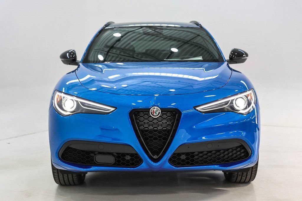 Used 2023 Alfa Romeo Stelvio Veloce AWD/4WD image 2