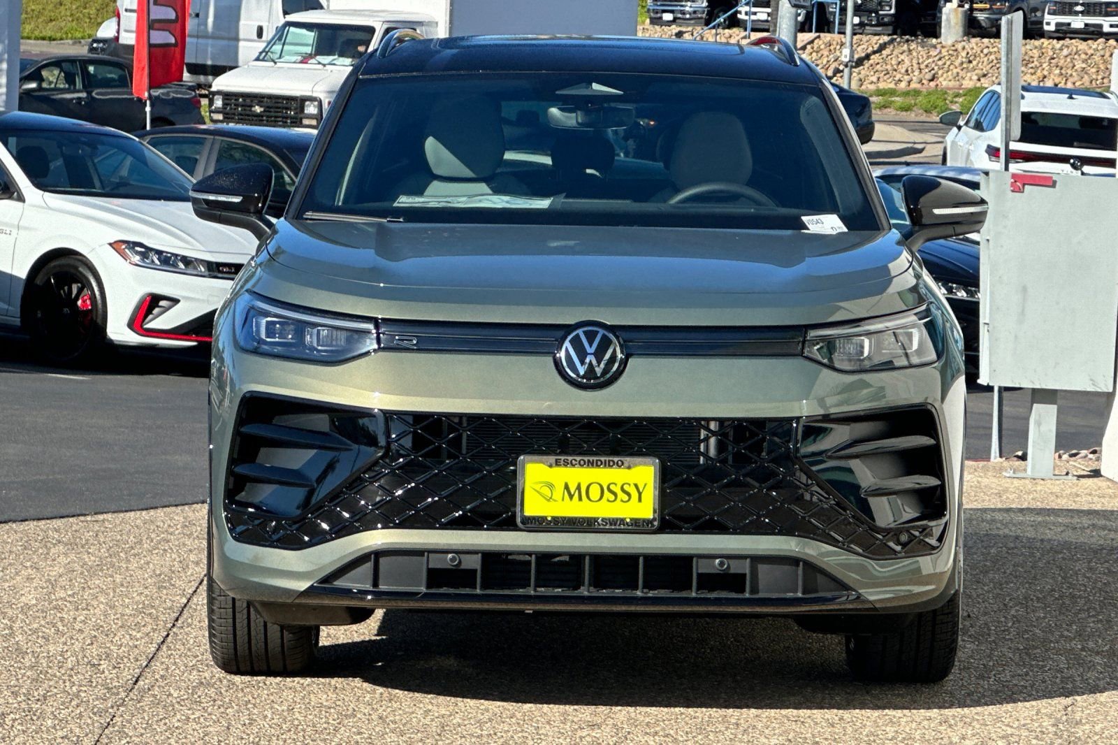 New 2026 Volkswagen Tiguan SE R-Line image 8