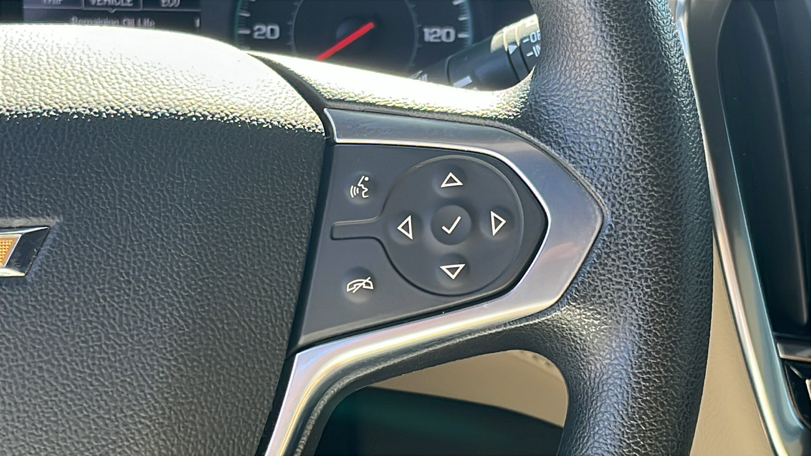 Used 2023 Chevrolet Traverse LS image 18