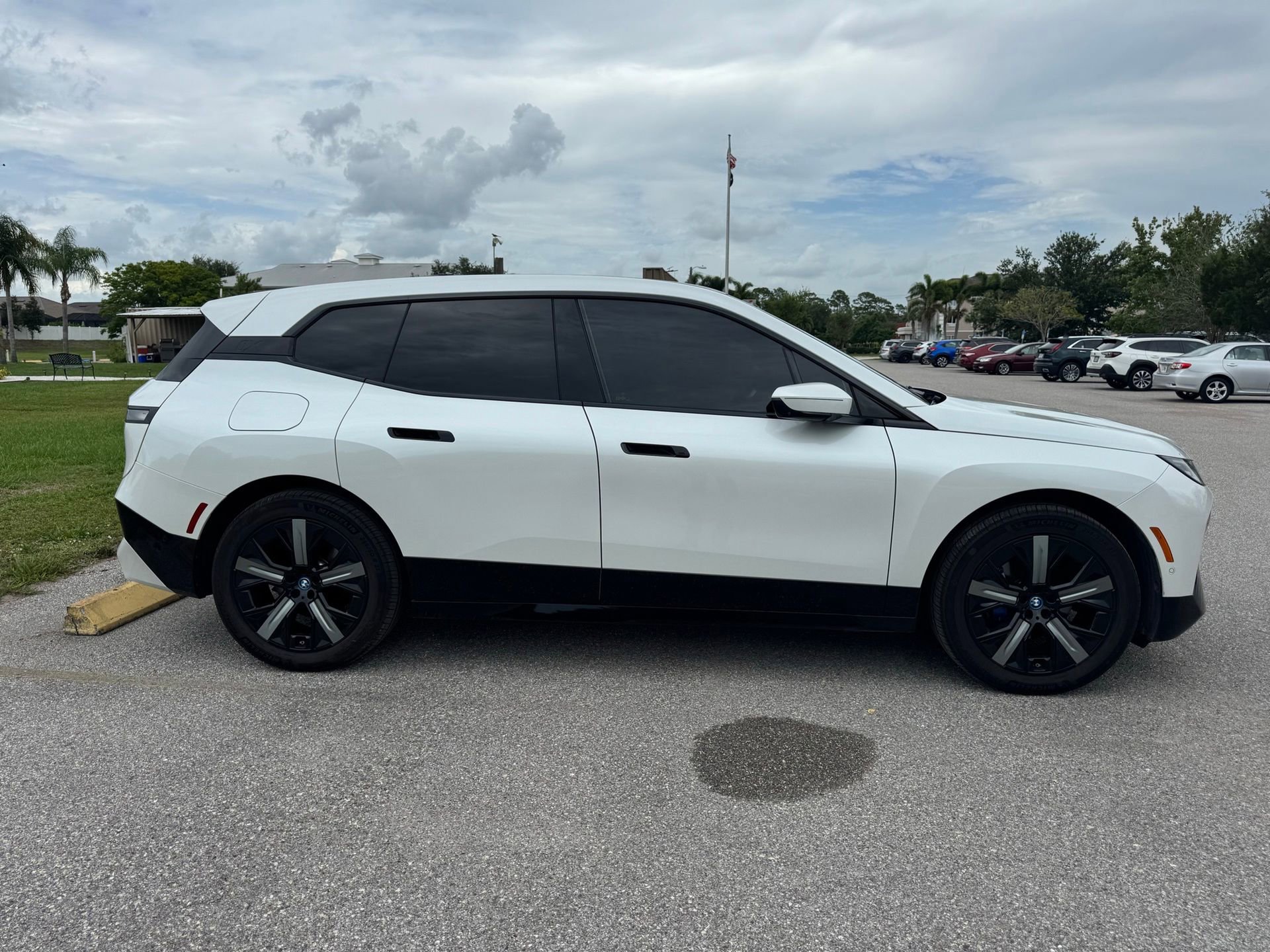 Certified 2024 BMW iX xDrive50 w/ Sport Package AWD/4WD image 2