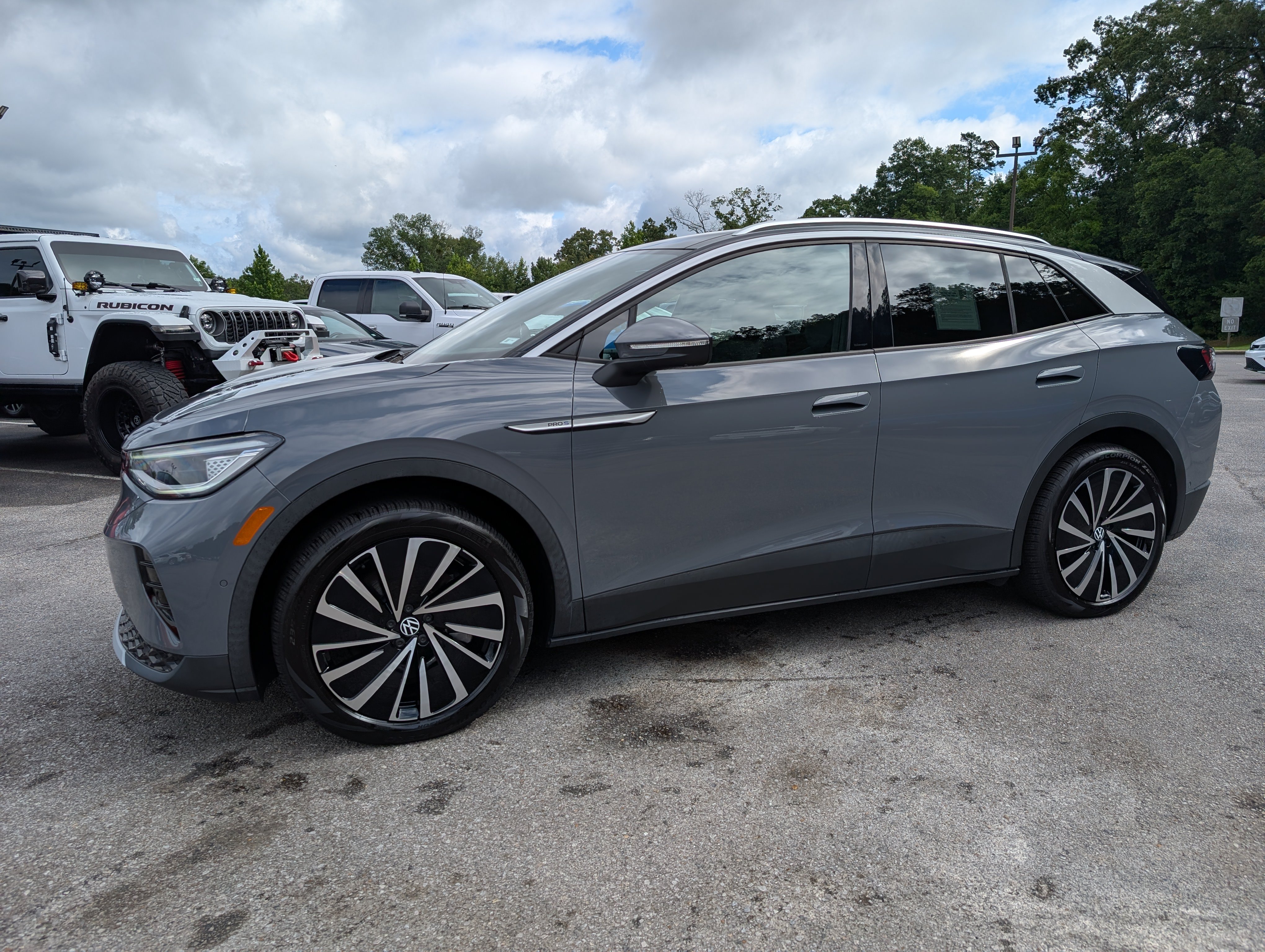 Used 2023 Volkswagen ID.4 Pro S Plus RWD image 5