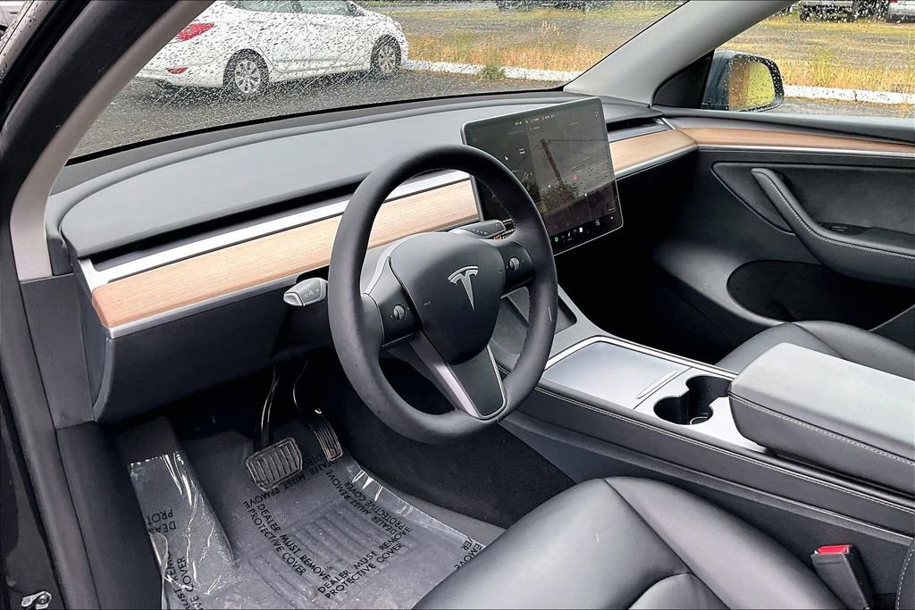 Used 2024 Tesla Model Y Long Range AWD/4WD image 17