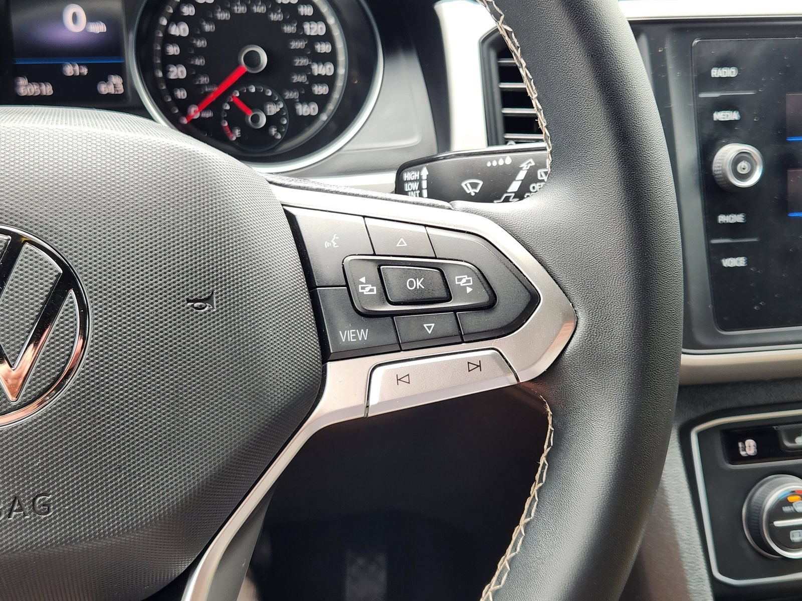 Used 2021 Volkswagen Atlas Cross Sport SE w/ Panoramic Sunroof Package FWD image 32