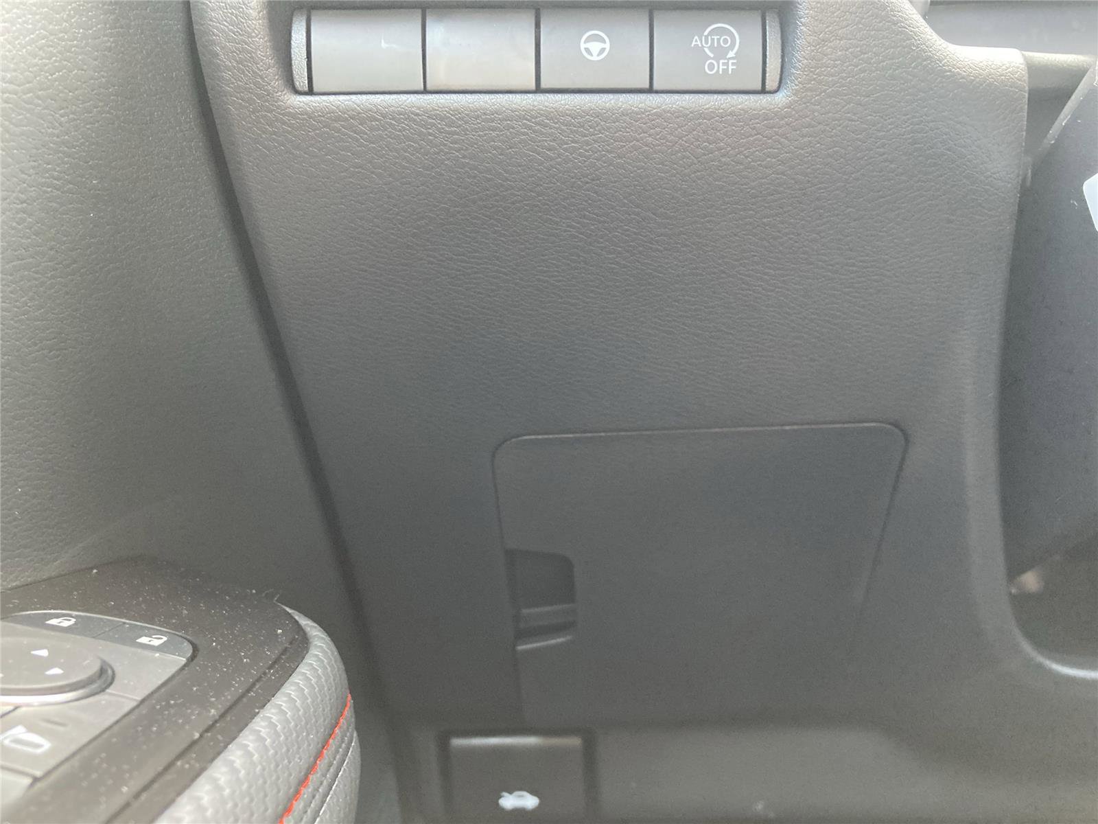 New 2025 Nissan Kicks SR image 30