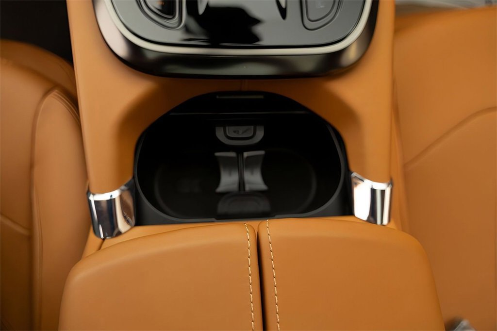 New 2025 Aston Martin DBX 707 image 34