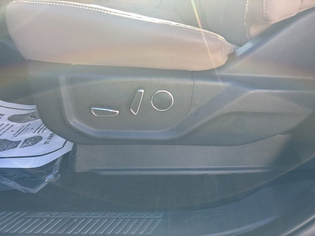 Used 2023 Ford Expedition Limited image 21