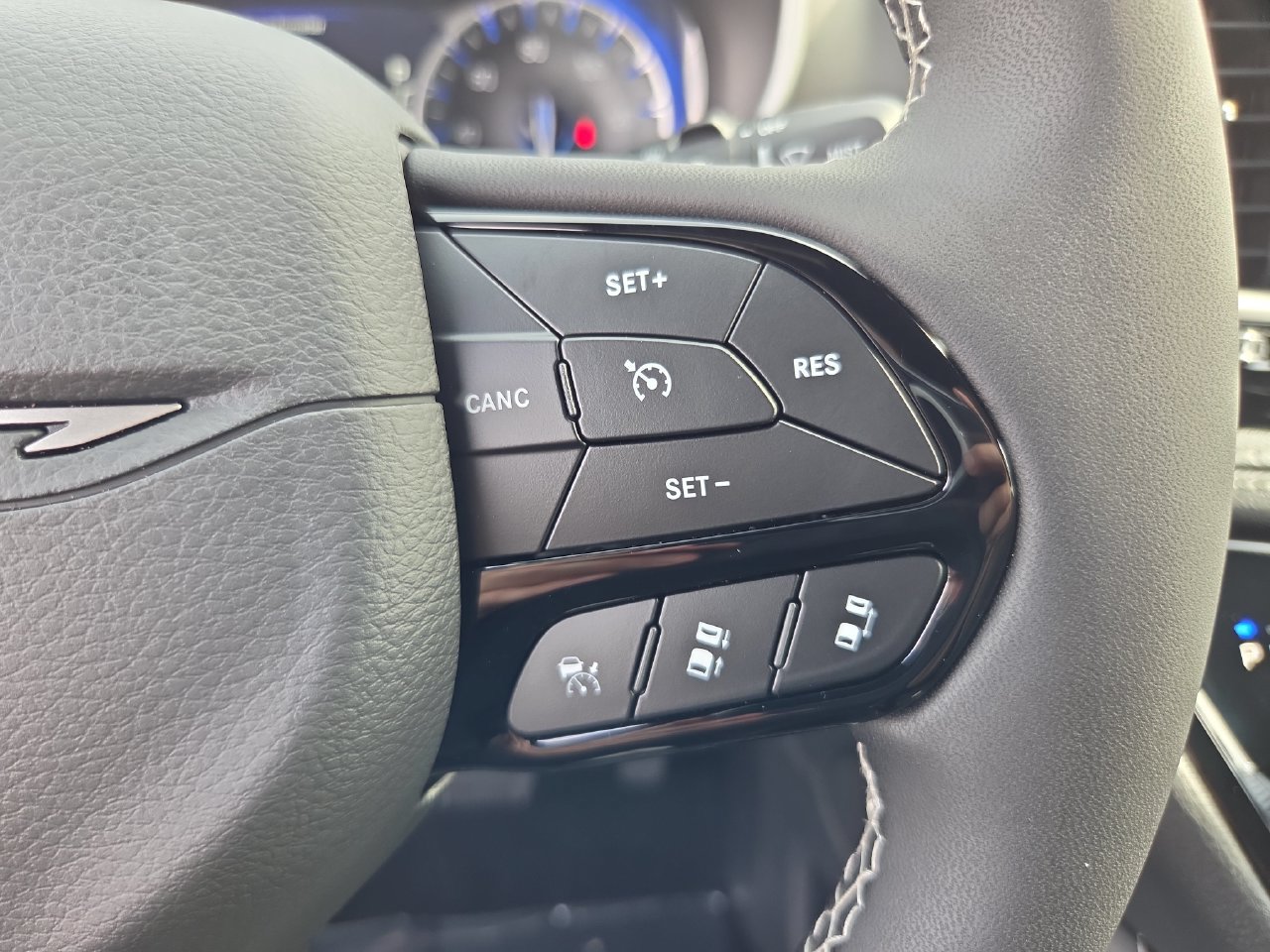 New 2027 Chrysler Pacifica Limited w/ Family Tech Group FWD image 31