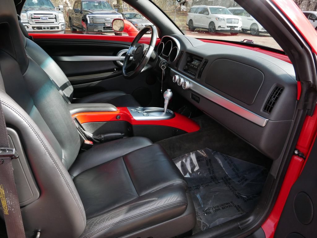 Used 2004 Chevrolet SSR RWD image 8