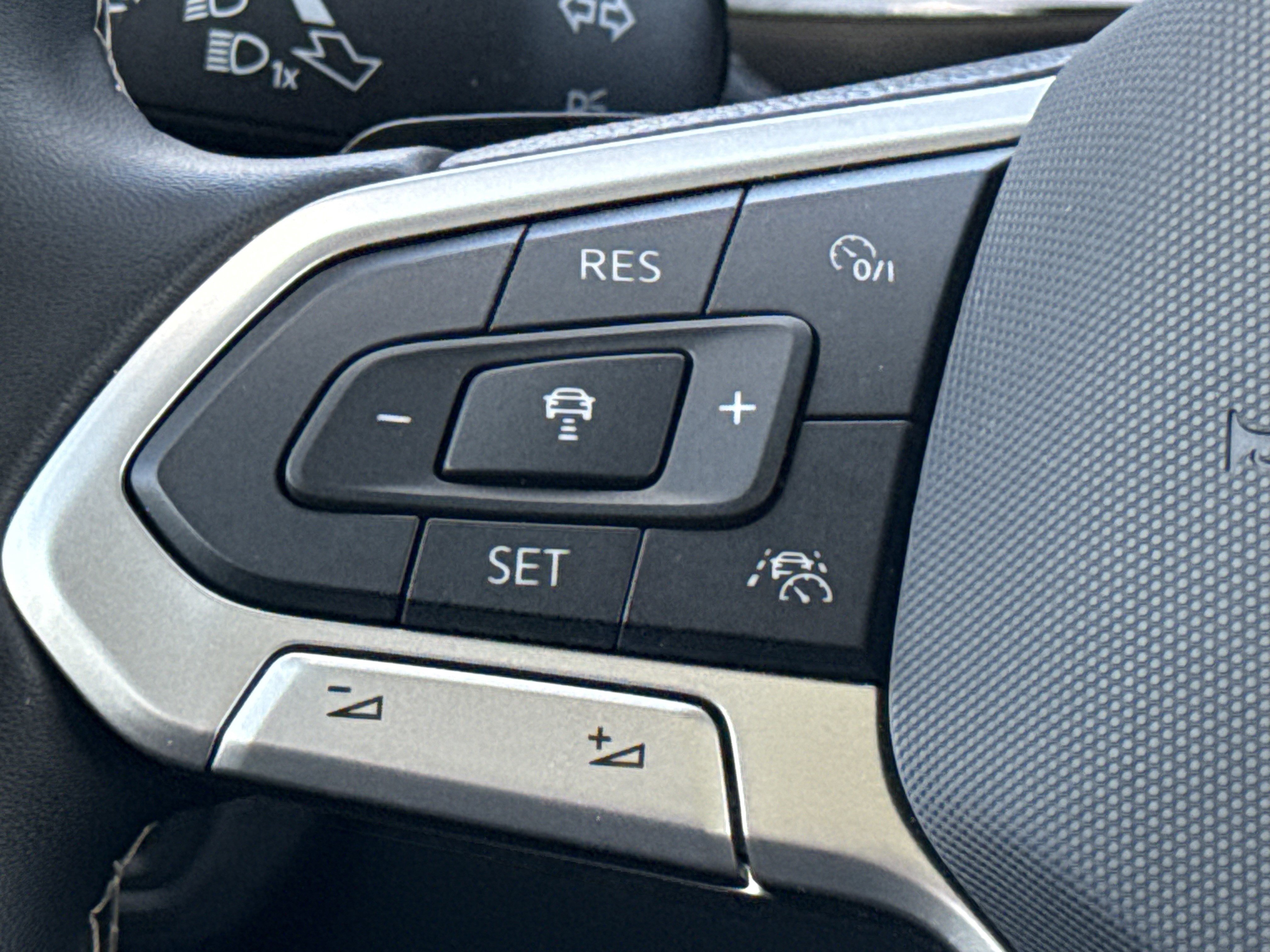 Used 2025 Volkswagen Atlas SE image 19