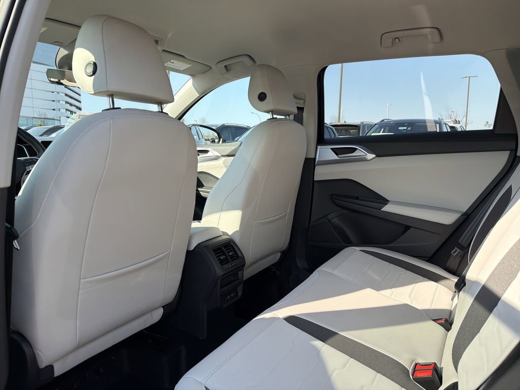 New 2026 Volkswagen Taos SE image 13