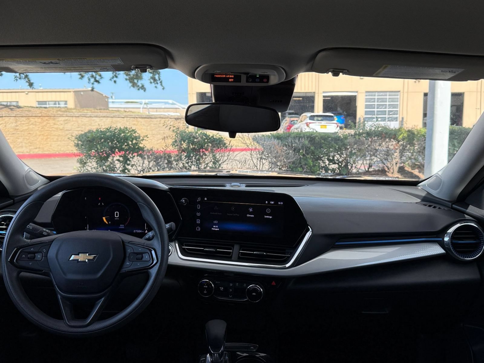 Used 2025 Chevrolet Trax LT FWD image 33