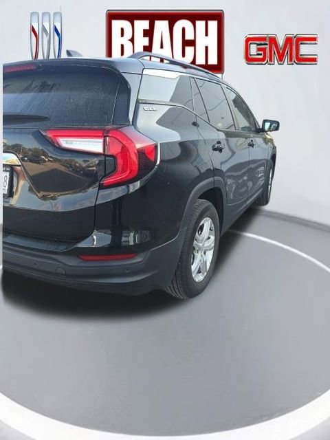 Used 2023 GMC Terrain SLE w/ Driver Convenience Package image 4