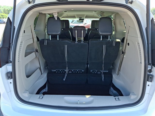 Certified 2024 Chrysler Pacifica Touring-L FWD image 34