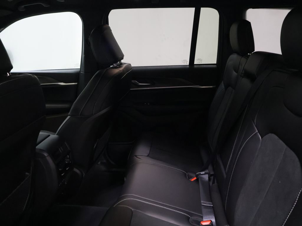 New 2026 Jeep Grand Cherokee Laredo image 11