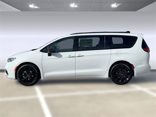 New 2026 Chrysler Pacifica Select w/ S Appearance Package image 2