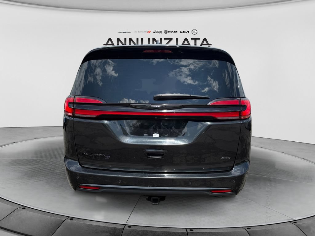 Used 2021 Chrysler Pacifica Touring-L w/ Premium & Safety Sphere Group AWD/4WD image 4