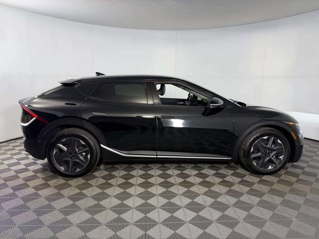 Used 2025 Kia EV6 Light w/ Light LR Technology Package image 7