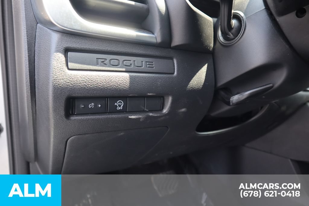 Used 2024 Nissan Rogue S FWD image 12